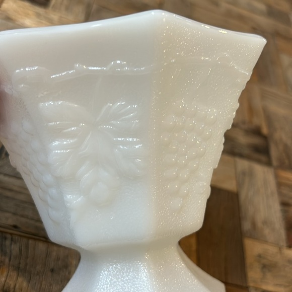 Vintage Octagon Milk Glass Vineyard Pattern Footed Pedestal Bowl - Picture 4 of 7